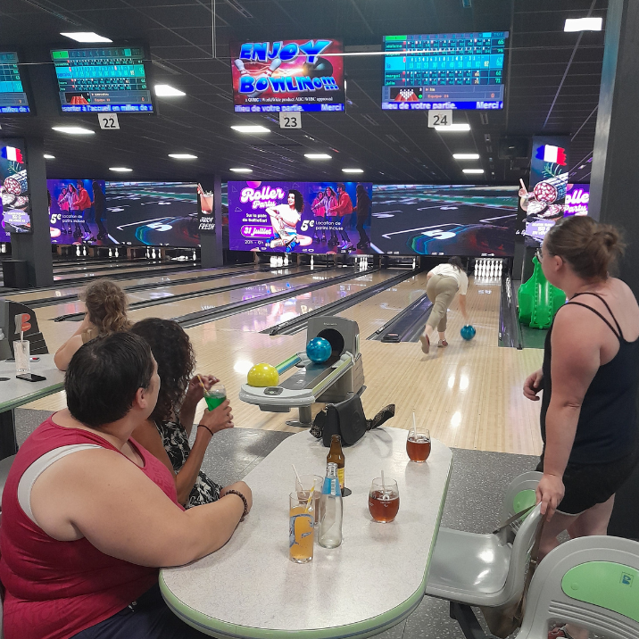 Une sortie bowling conviviale pour l’équipe NOUNOU ADOM Nantes à Saint-Sébastien-sur-Loire