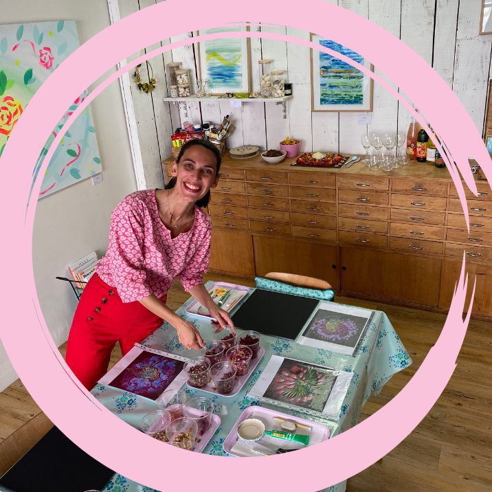 https://www.nounouadom.com/wp-content/uploads/2025/07/VERSAILLES-atelier_gris_souris_stephanie_gobert.jpg