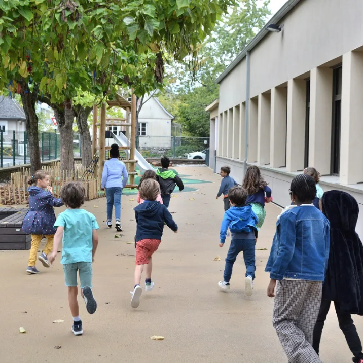 🎒 Cap sur la rentrée 2026 à Rennes : Le guide zen de NOUNOU ADOM Rennes 🎒 Cap sur la rentrée 2026 à Rennes : Le guide zen de NOUNOU ADOM Rennes