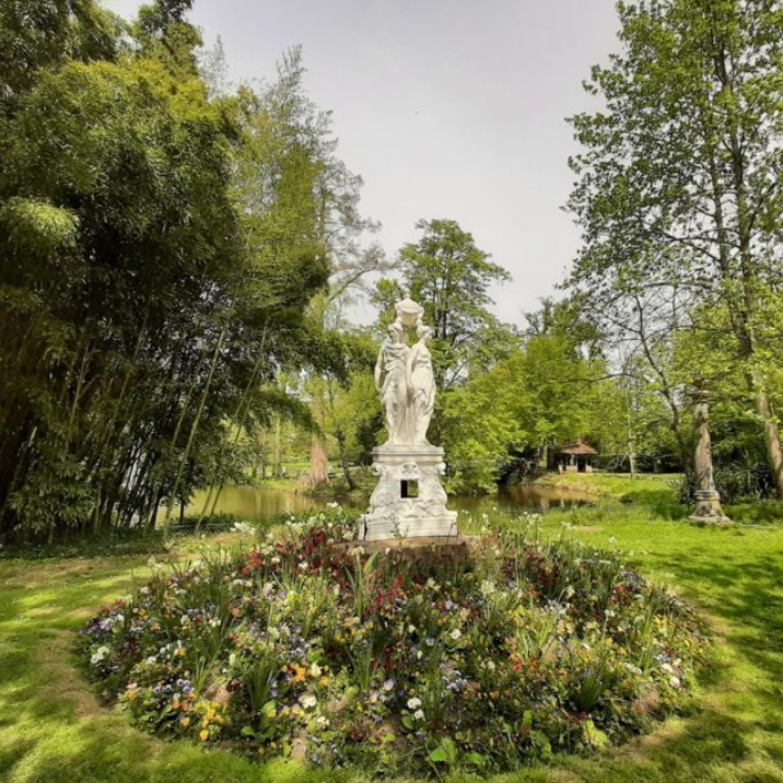 Le Mans en famille : 5 parcs ombragés pour un pique-nique réussi 🌳 Le Mans en famille : 5 parcs ombragés pour un pique-nique réussi 🌳